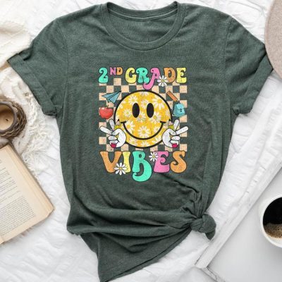 2Nd Grade Vibes Smile Face Back To School Girls Second Grade Unisex T-shirt Cotton Tee
